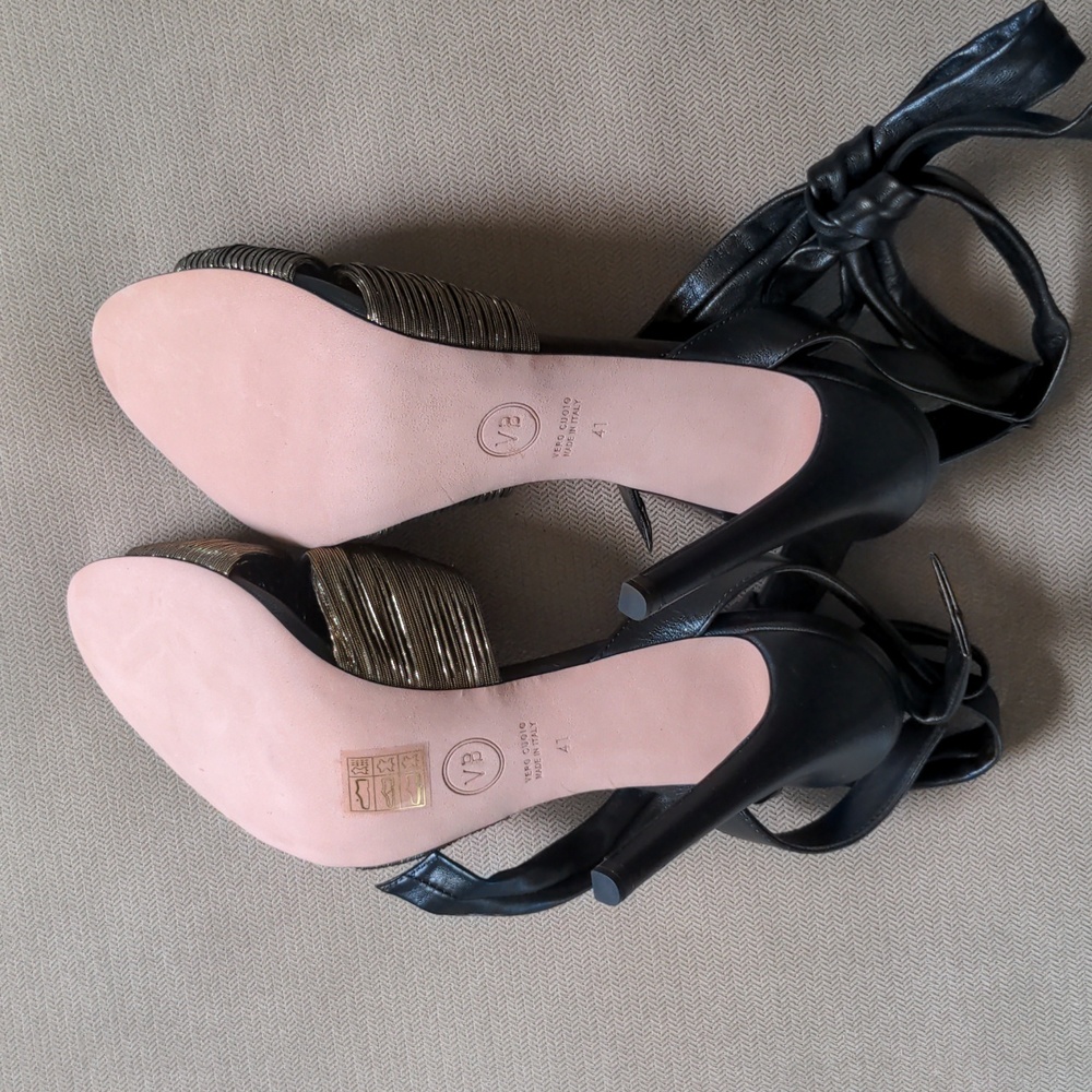 NWOT Veronica Beard Calida 4.25" Sandal Heel in Gold/Black Size 41 - Picture 8 of 10